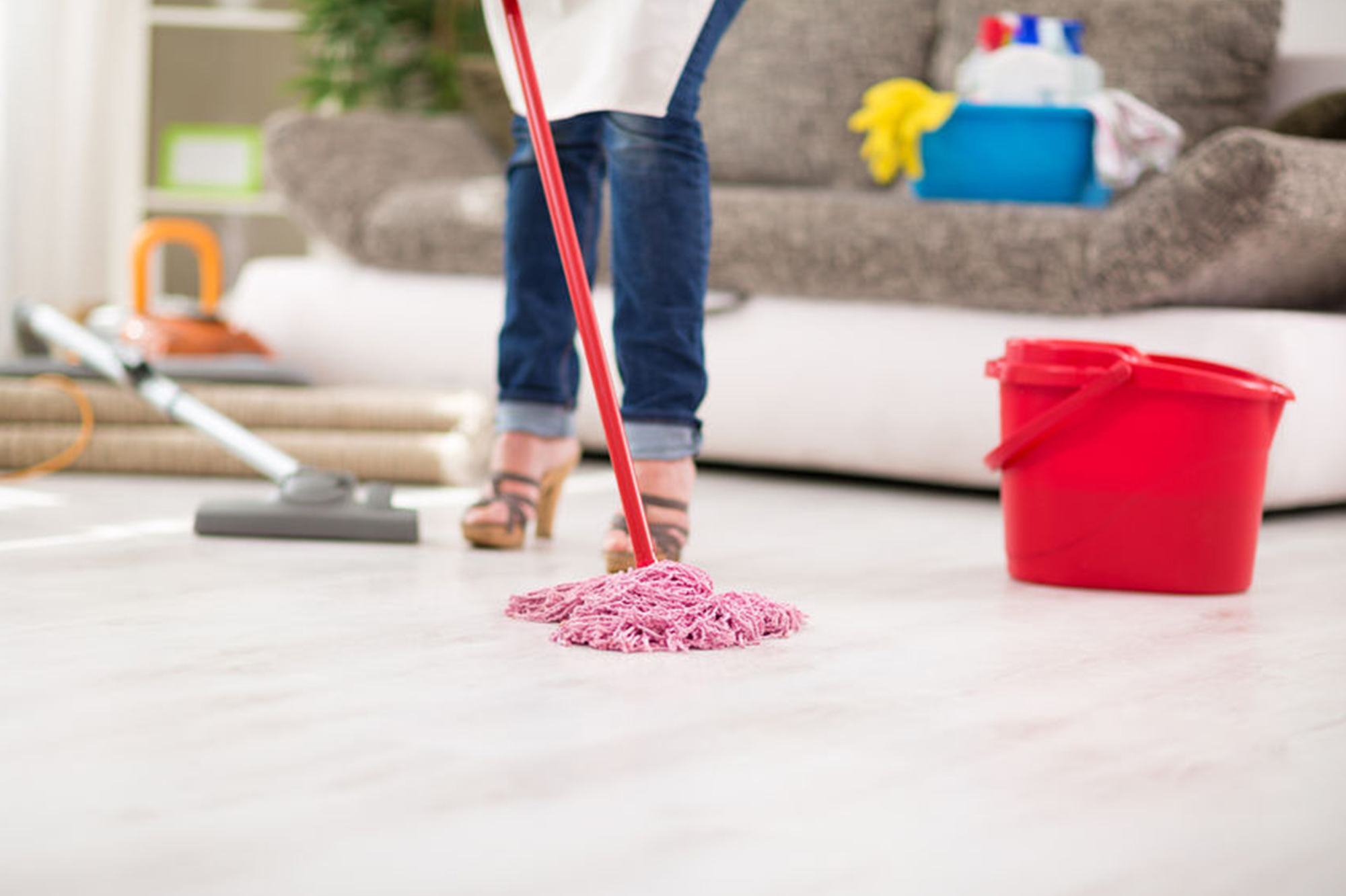 Cleaning up out. Швабра. House Cleaning Deep Cleaning. Move in Cleaning. Move out Cleaning services.